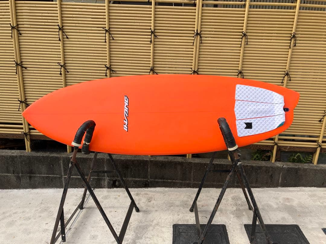 美品INSANEサーフボードグッドサイズ5.10アシンメトリーレギュラースタンス