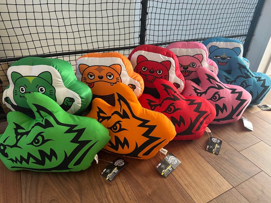 マンウィズアミッション　マンウィーズ　ロゴ　クッション