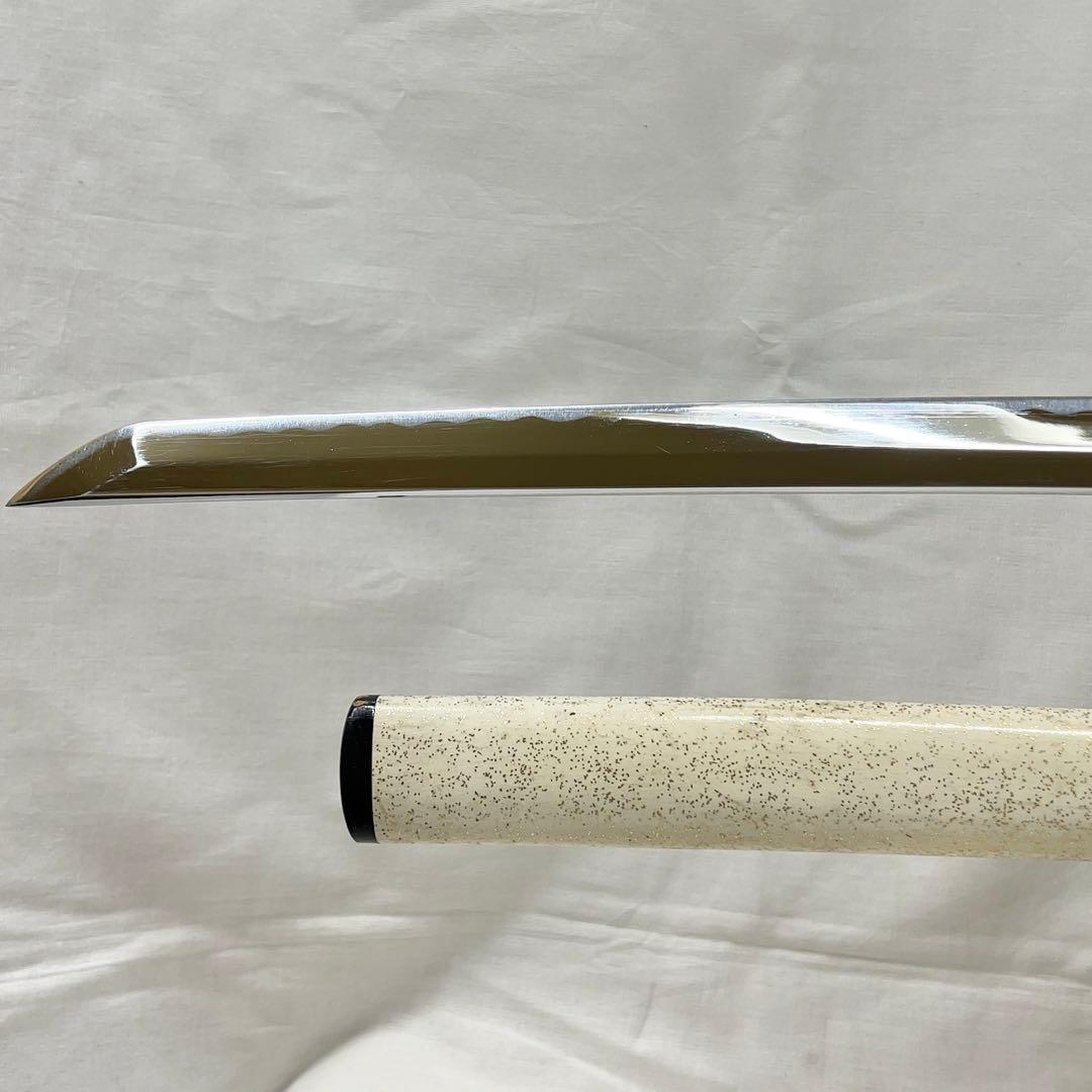 【模造刀】太刀 鉄鍔 風景 魚子地 図 全長99.0センチ 日本刀 白地 金梨地