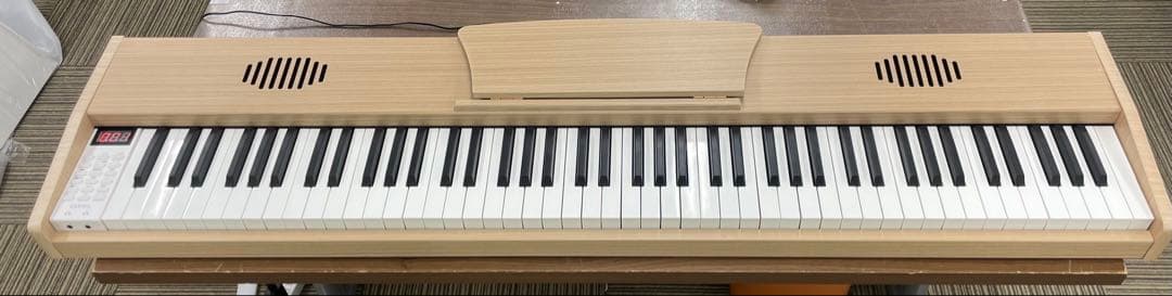 スタンド付き　電子ピアノ88鍵盤　給電タイプ　木目調ボディ　オークベージュ