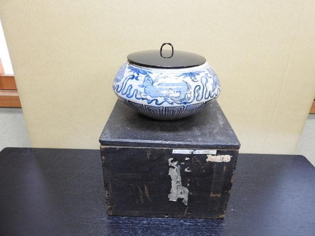 染付水指　清朝？　保存箱有　MA422