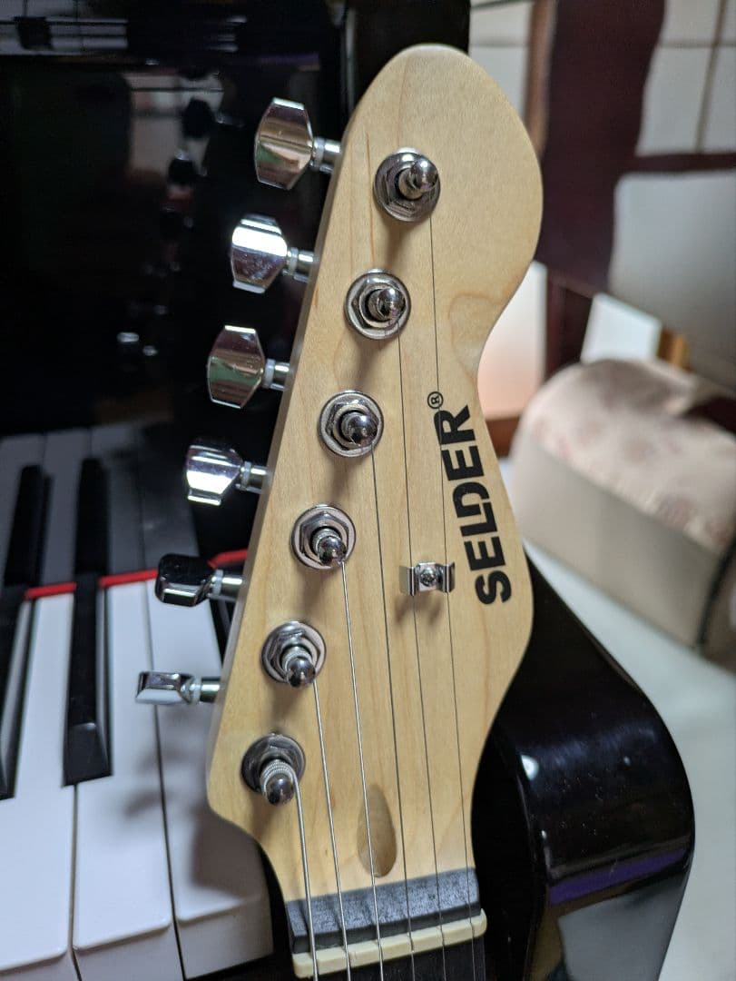 エレキギター　ピンク　セルダー　ストラトキャスタータイプ