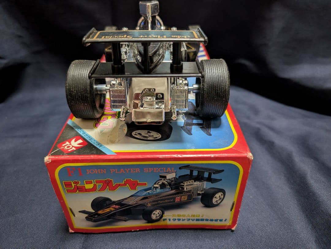 ブリキ自動車　John Player Special プルバックマシーン