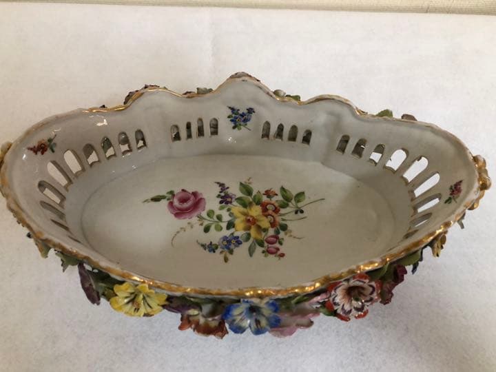 花弁装飾透かし鉢　 Von schierholz