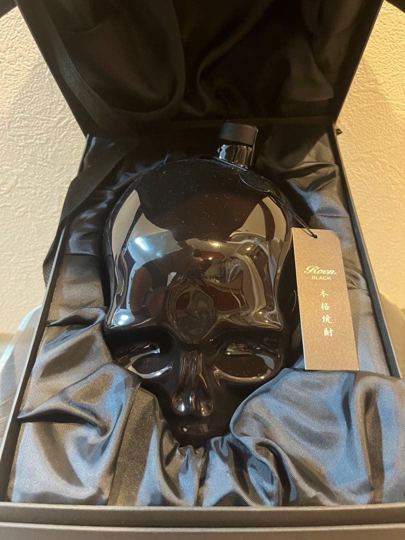 スカルボトル 黒 ガラス　ロエン