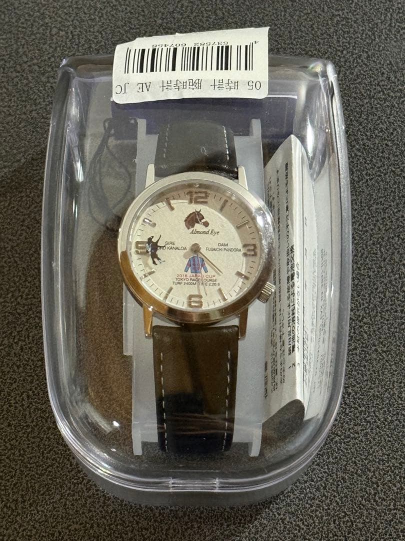 腕時計 アーモンドアイ