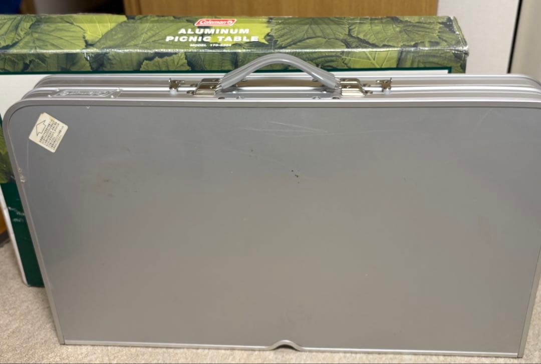 コールマン　アウトドア用品　テーブルとパラソルチェアセット