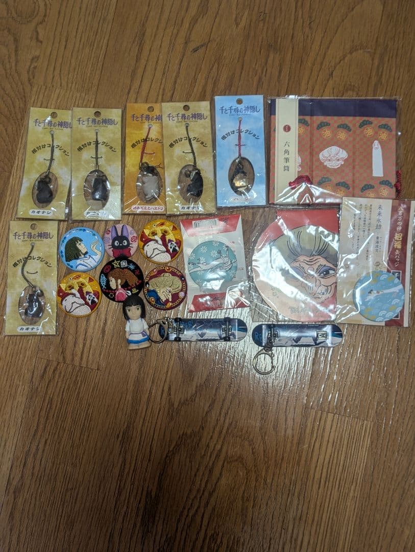ジブリ まとめ売り キーホルダー 筆筒 ストラップ 缶バッジ