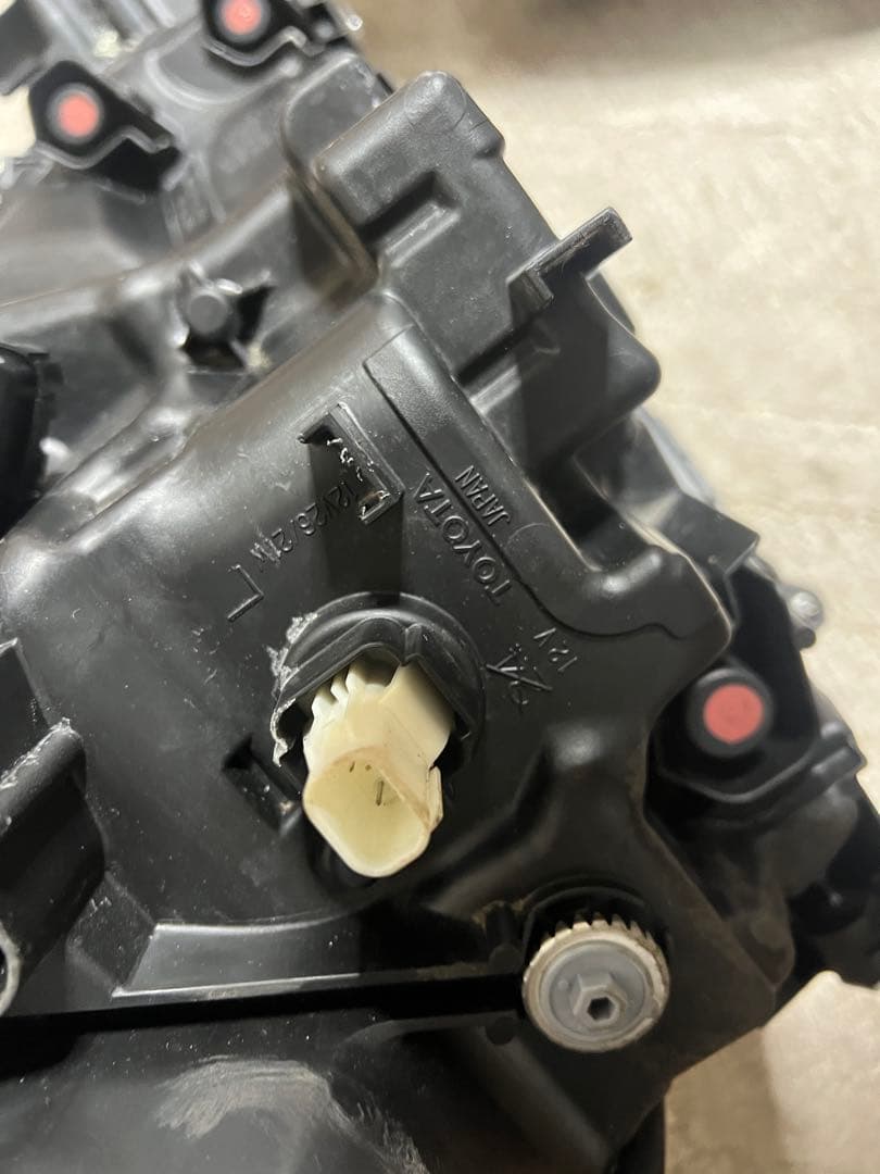 トヨタ　アクア　右　LEDヘッドライト スモークレンズ