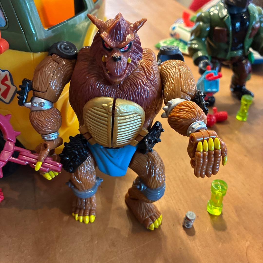 d*2様 ミュータント・タートルズ フィギュア10体とバス・バイク・ボートセット