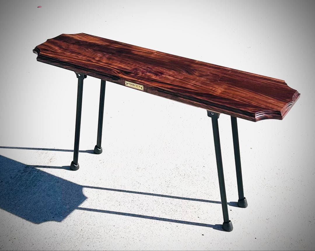 木製四脚テーブル