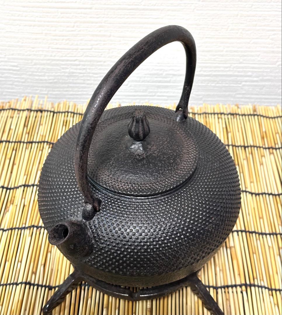 未使用品、長期保管品　南部利祥銘造 １５型アラレ 南部鉄瓶　南部鉄器　鉄瓶