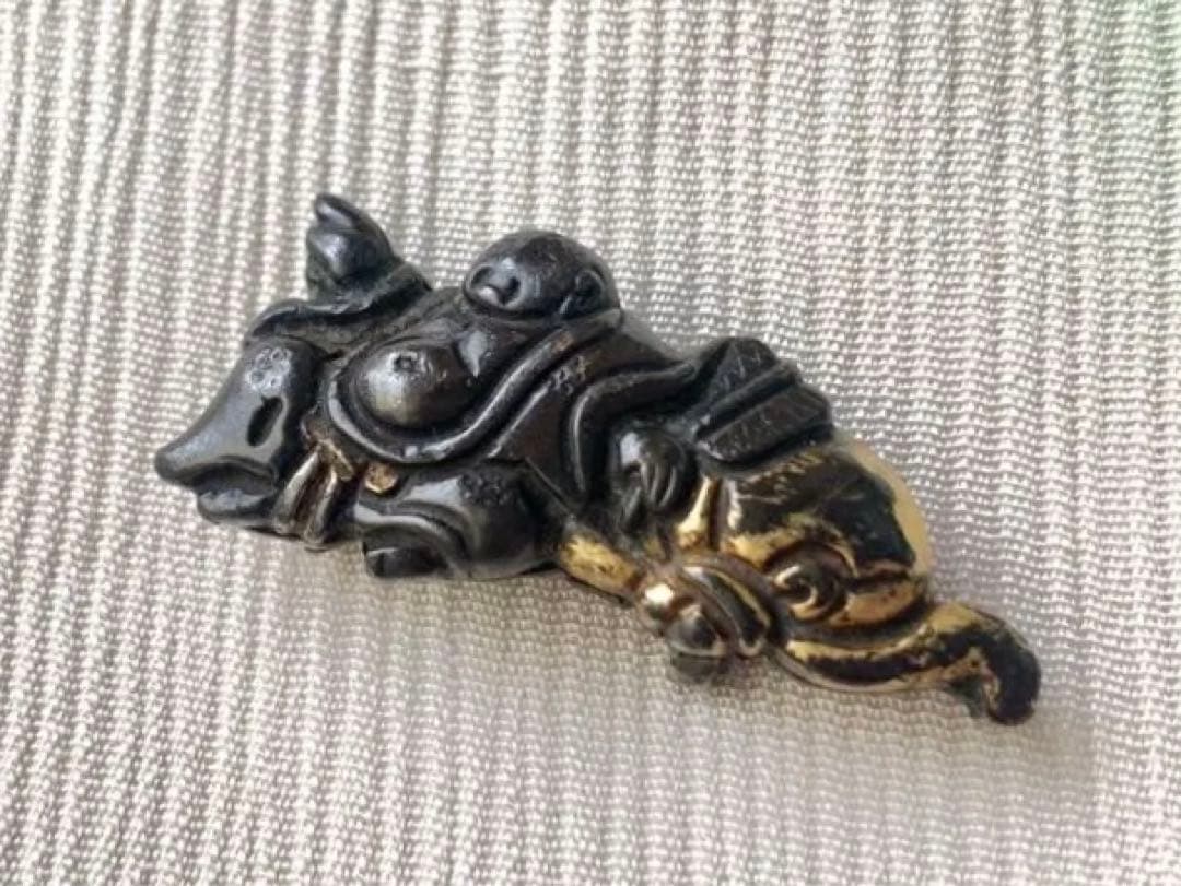 金工　帯留め　アンティーク　布袋尊　彫金　七福神　目貫　前金具
