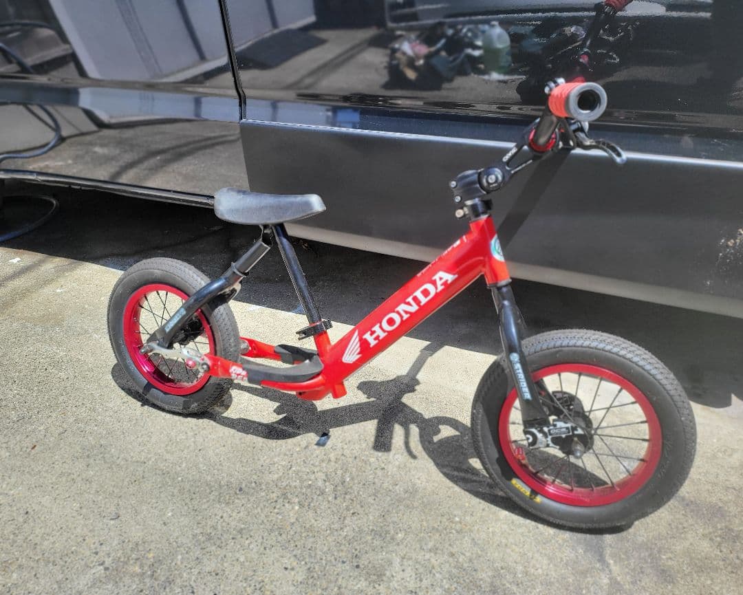 HONDA　赤　カスタム　ストライダー