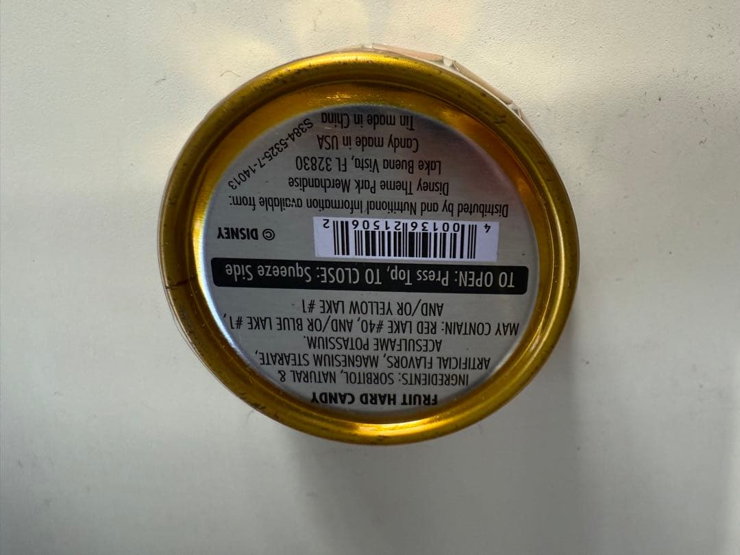 ディズニー　バッチ　缶　キーホルダー