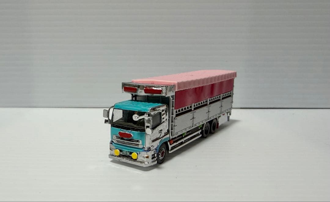 牛２頭付き ＵＤトラックスクオン　家畜運搬トラック　べこ車　トラックコレクション