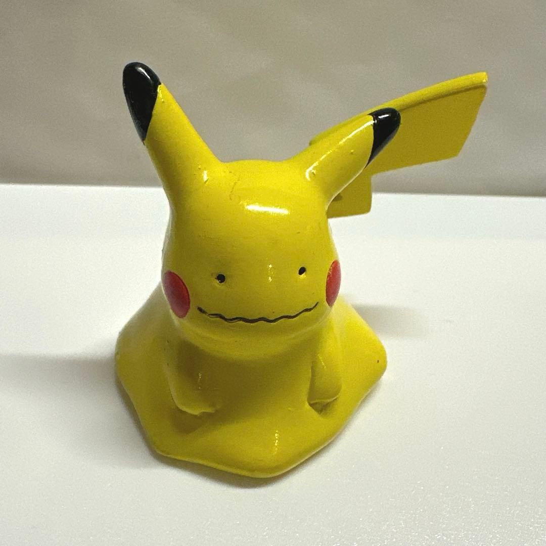 希少！【初期】 モンコレ　メタモン　ピカチュウ