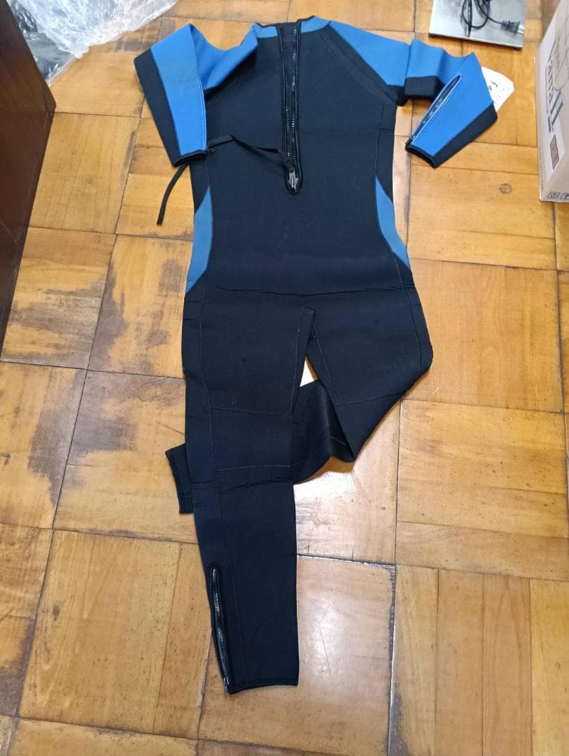 AQUA LUNG フルスーツ S/4/3 黒/青 XL