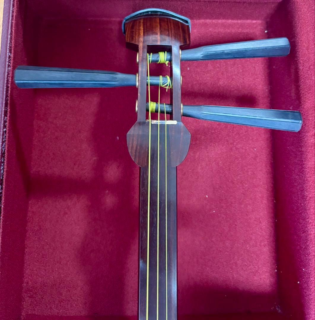三味線 本体 ハードケース付き 布袋紅 皮破れ有り