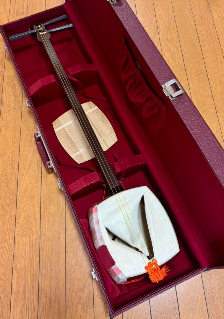 三味線 本体 ハードケース付き 布袋紅 皮破れ有り