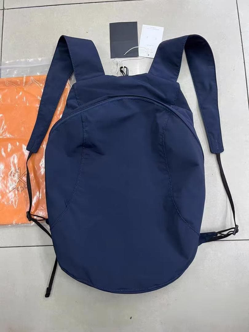 Pocketable day packバックパック紺色のポケットは付いていません