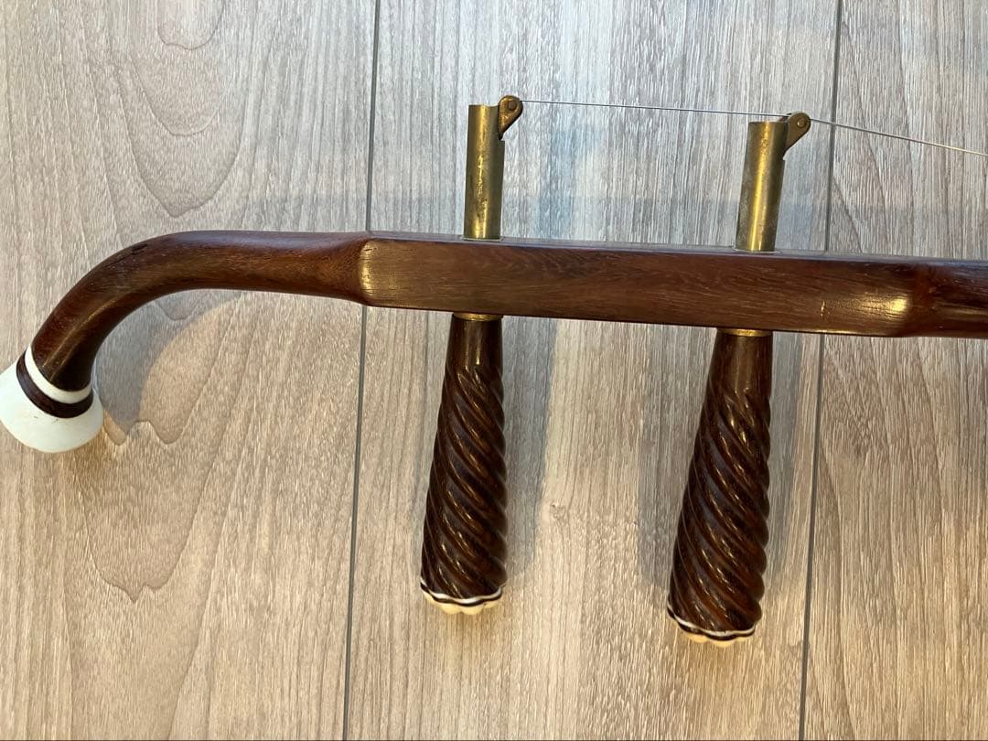 二胡　民族楽器　弦楽器　付属品あり セミハードケース付