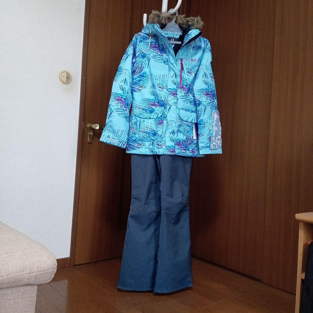 人気のONYONE　新品未使用タグ付き　 スキーウェア 上下 (女性用)
