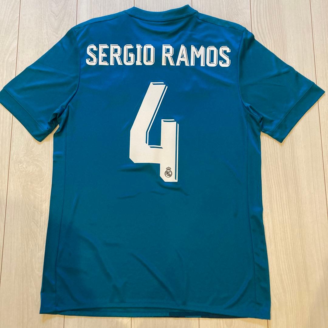 セルヒオラモスネーム入り　17/18 レアル・マドリードサードユニフォーム