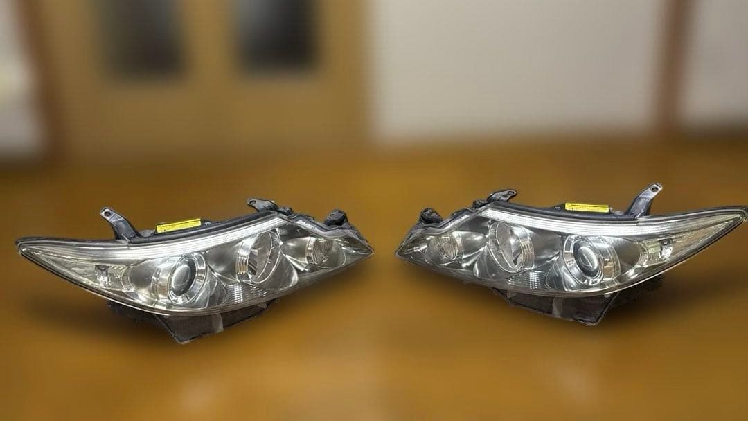 トヨタエスティマACR50ヘッドライト￼