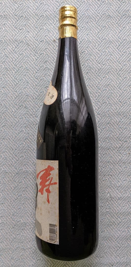 ［28年経過の瓶詰め時熟成10年古酒の貴重な琉球泡盛］43度、1,800ml