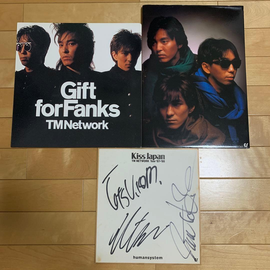 TMNETWORK パネルとサイン