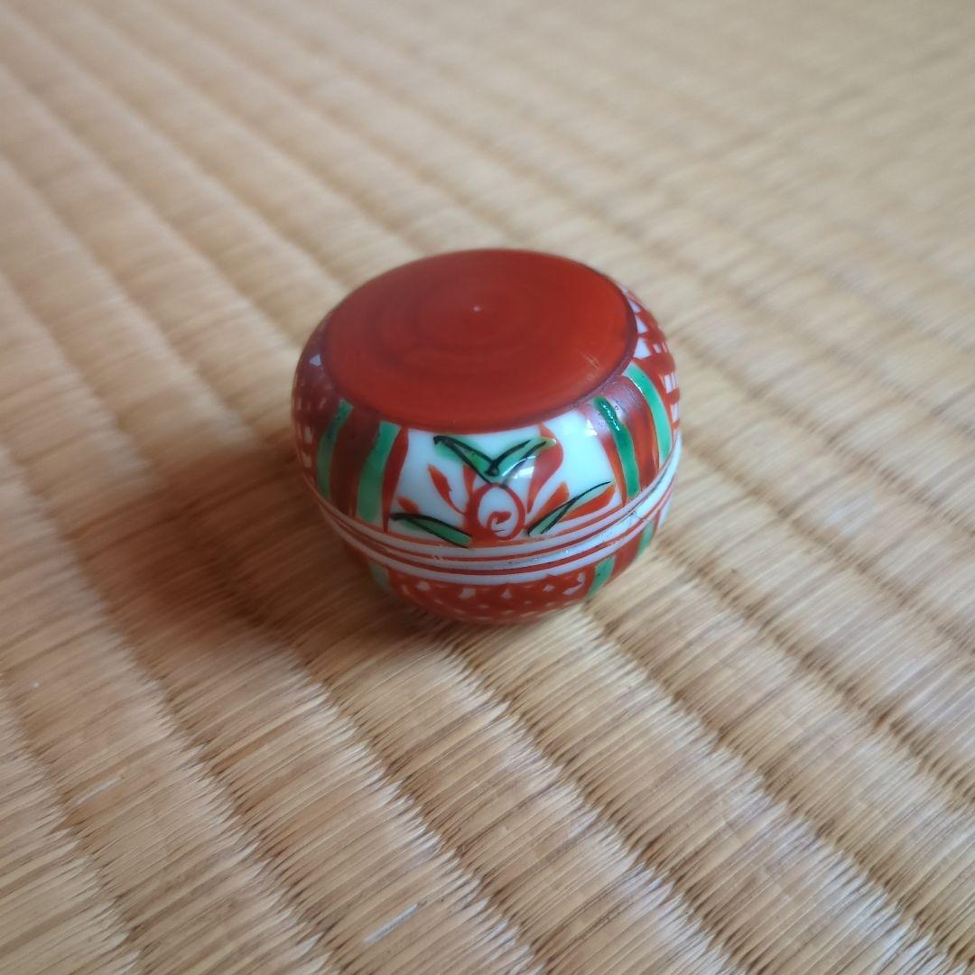 茶道具 丸型 赤と緑の装飾　赤絵香合　赤玉　骨董品