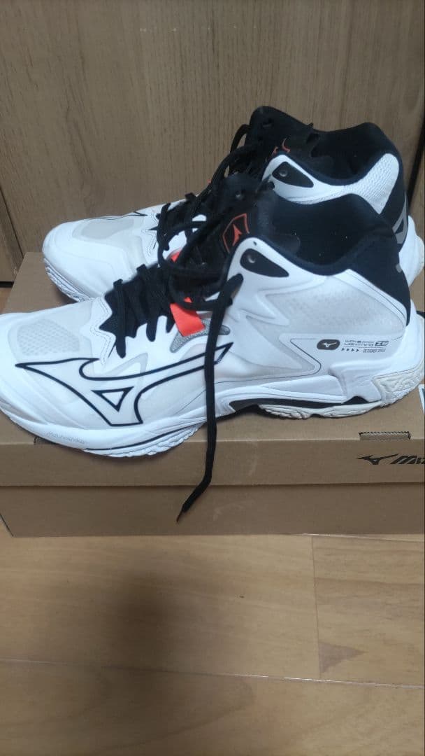 madmax　MIZUNO ウエーブライトニング Z8 MID　24.5