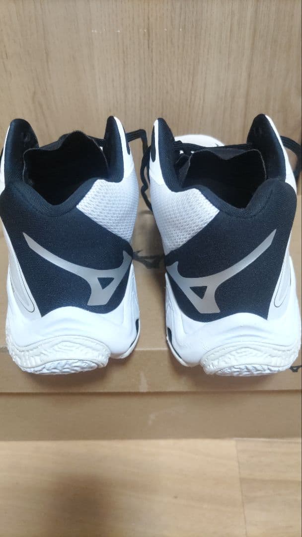 madmax　MIZUNO ウエーブライトニング Z8 MID　24.5