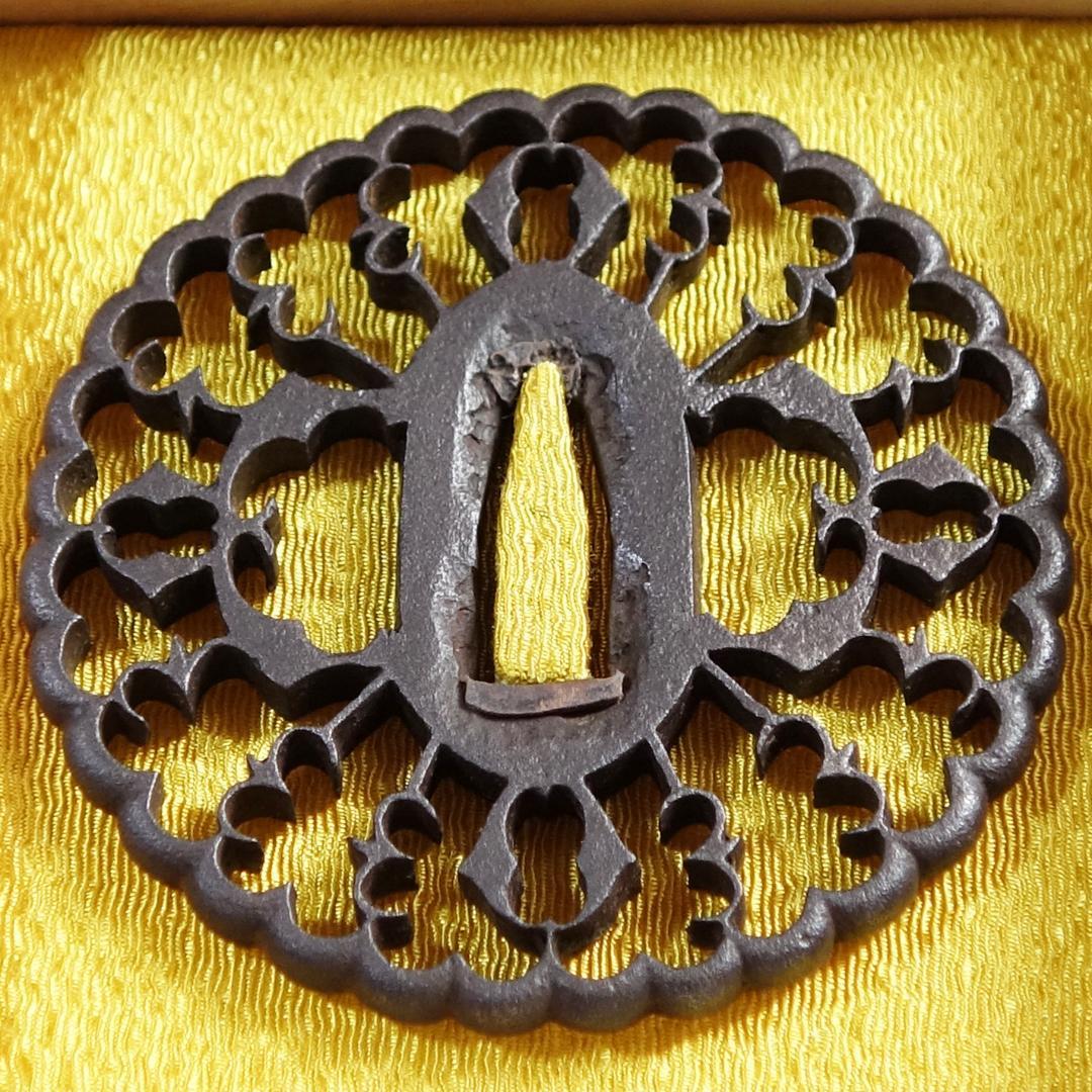 【京透 抱茗荷雁金透鍔】(鍔箱・布団付き) 鍔 鐔 刀装具 日本刀 武具 骨董