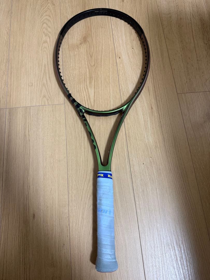 Wilson BLADE V8 98 305g 16×19 gサイズ3