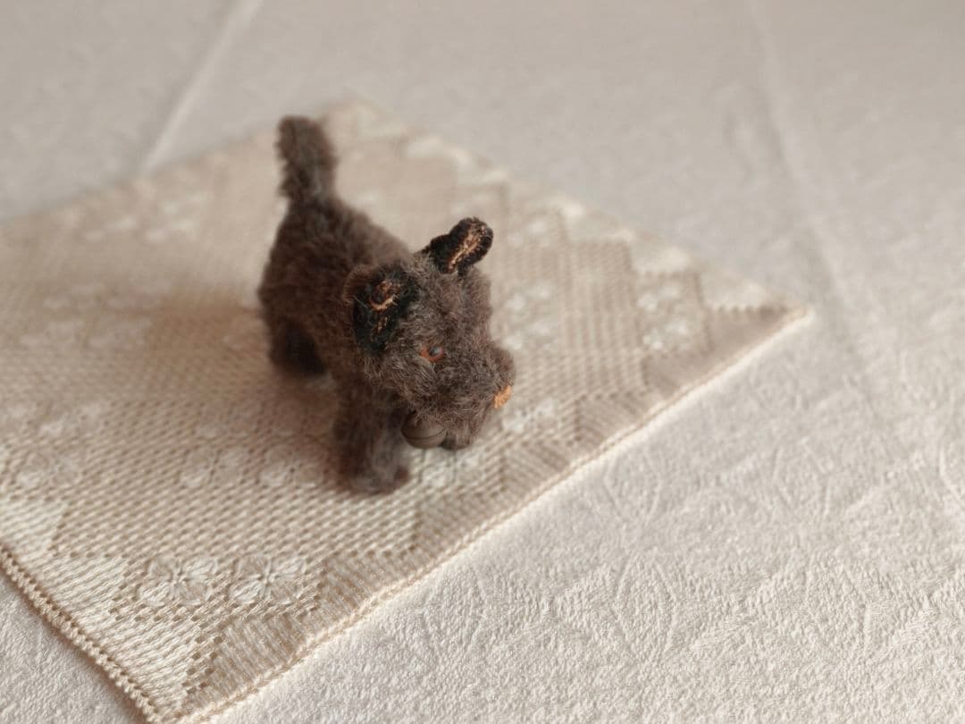 * vintage teria ♡ * シックでかわいい 革ベルトの テリアさん