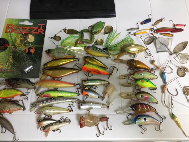 バス釣りセット（ルアーなど）