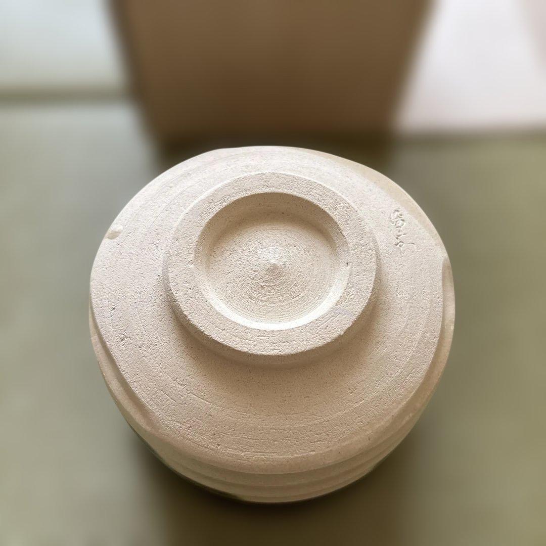 シンプルな茶碗 黒色ストライプ