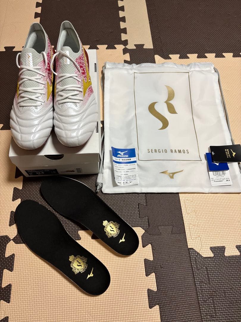ミズノサッカースパイク　モレリアネオ4β セルヒオ・ラモス