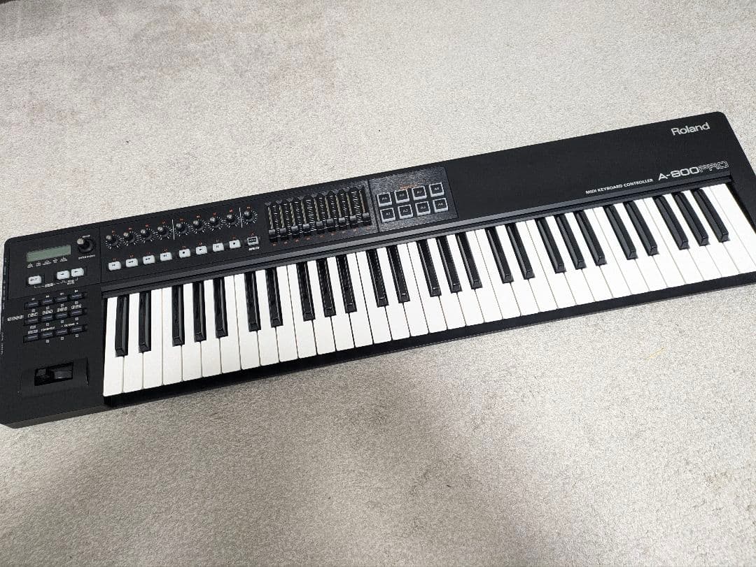 Roland A-800PRO 61鍵盤【都内受け渡し】MIDIキーボード