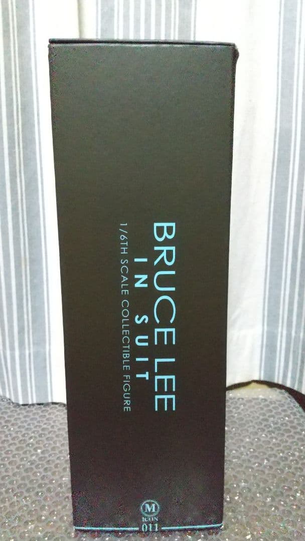 最終値下げ！限定品　HOT TOYS　ブルース・リー 　スーツ　燃えよドラゴン