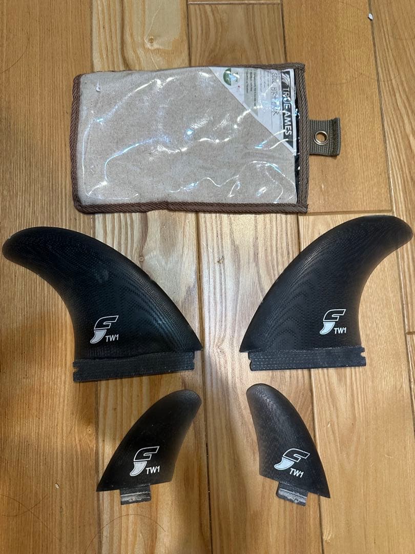 TW1 ブラックサーフボードフィン 4枚セット