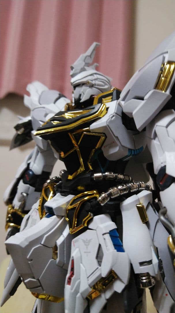 オマケ付き！〈完成品〉海外キットシナンジュ似真紅の三倍速白狼Ver.