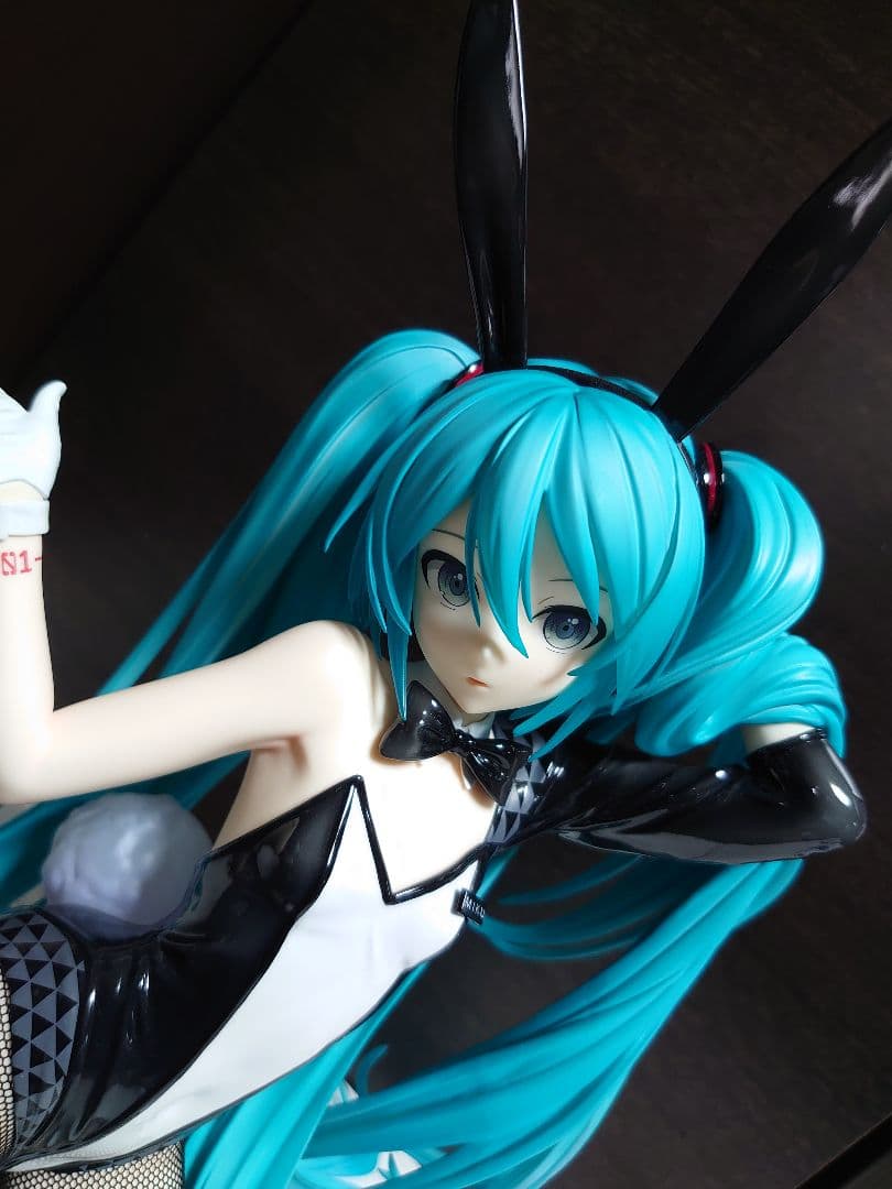 初音ミクバニーVer. Art by 三目YYB 1/4Scale Figure