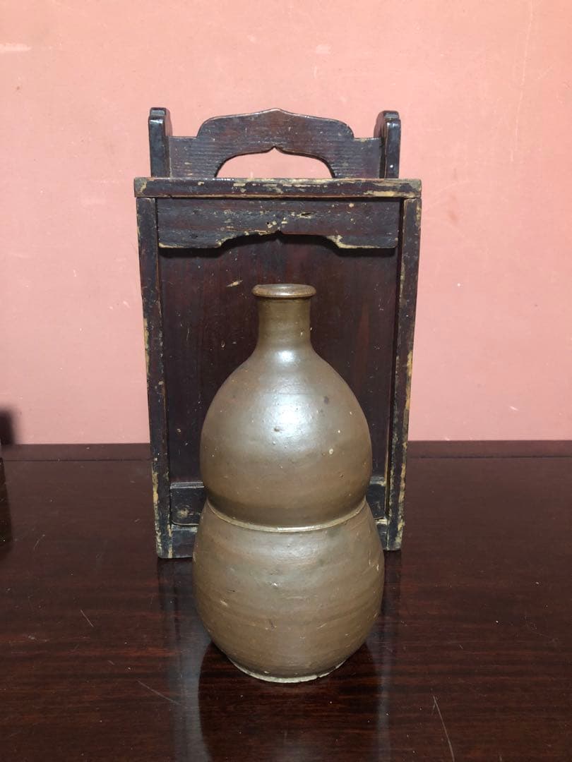 蔵にあった大振りの瀬戸鉄釉瓢形徳利古箱付