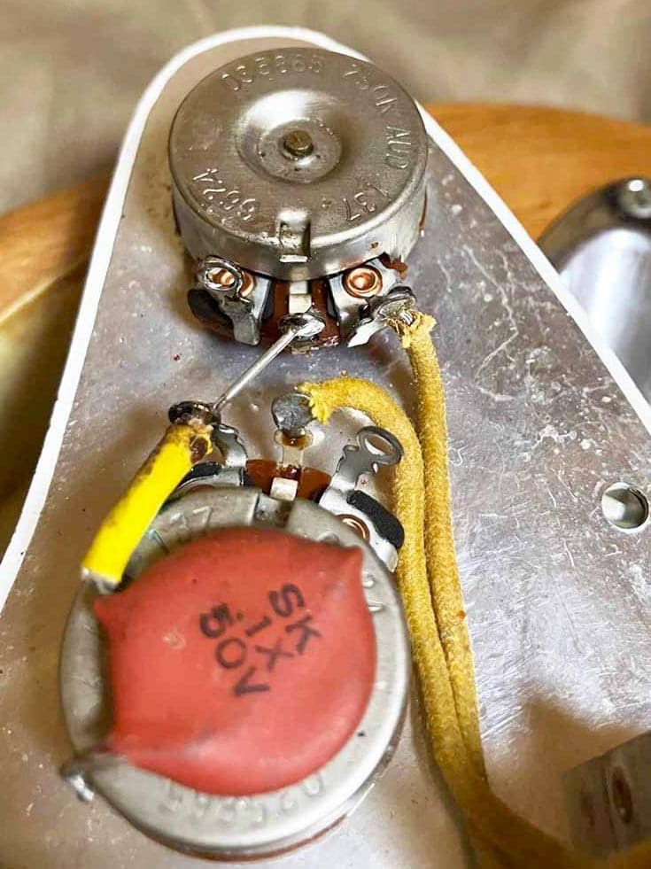 Fender Strato 1968年 元はオリンピックホワイト リフィニッシュ