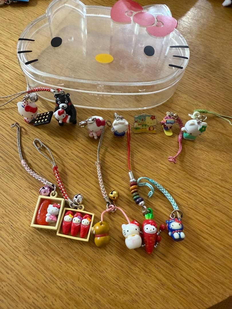 キティご当地ストラップ　10点セットケース付き