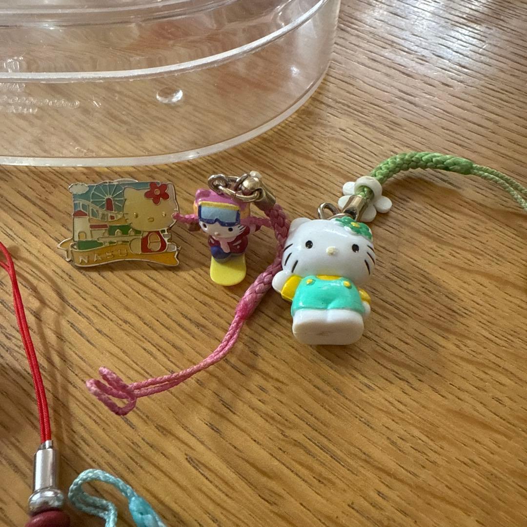 キティご当地ストラップ　10点セットケース付き