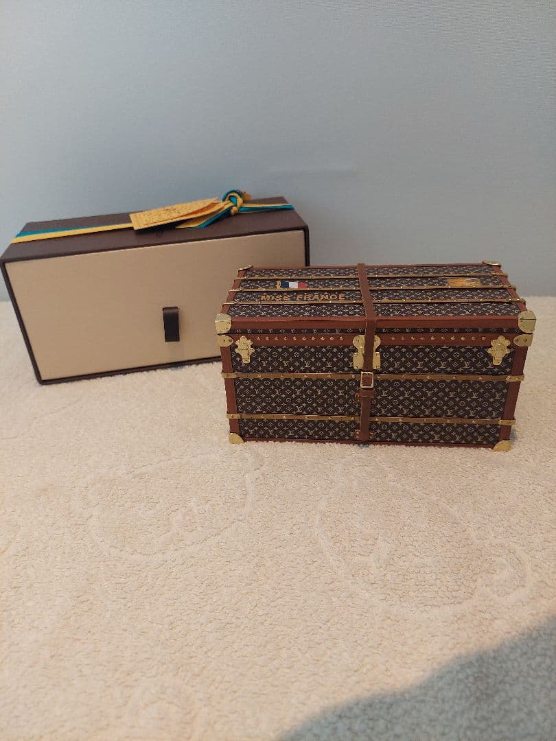 LOUISVUITTONノベルティミスフランスモノグラムトランクペーパーウェイト